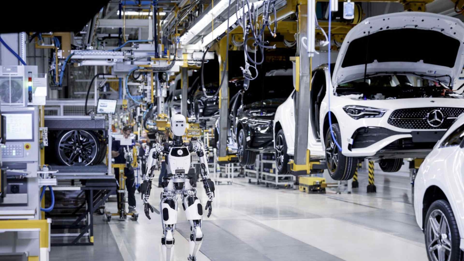 Los robots toman protagonismo en las fábricas de vehículos: comienza la ...