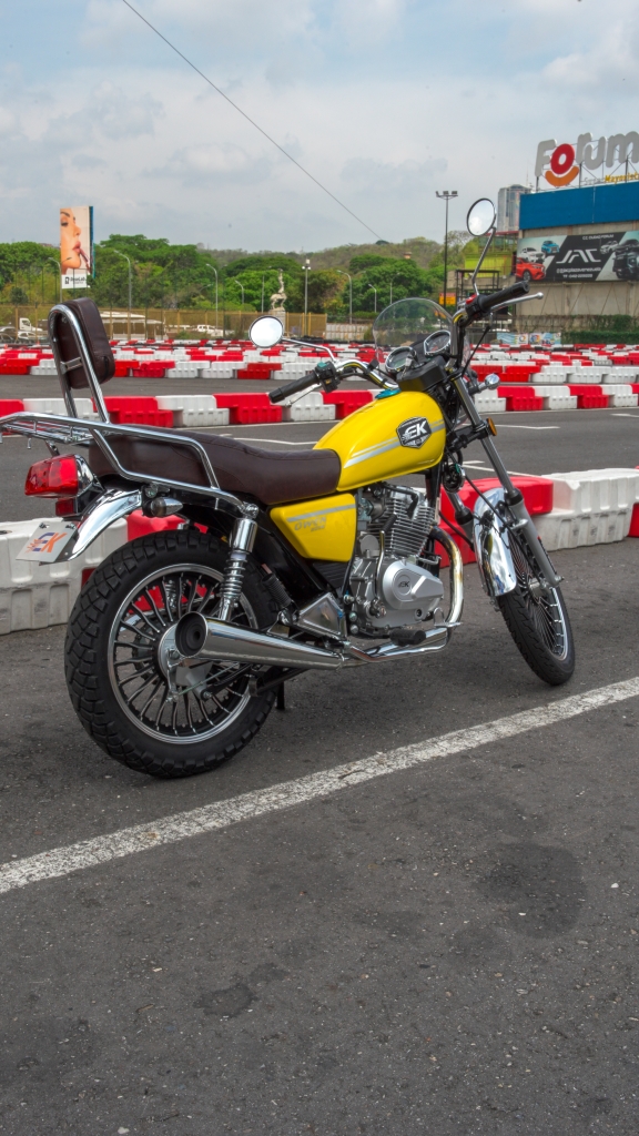Los asistenes al EK Day pudieron probar las motos y presenciar la nueva V302C