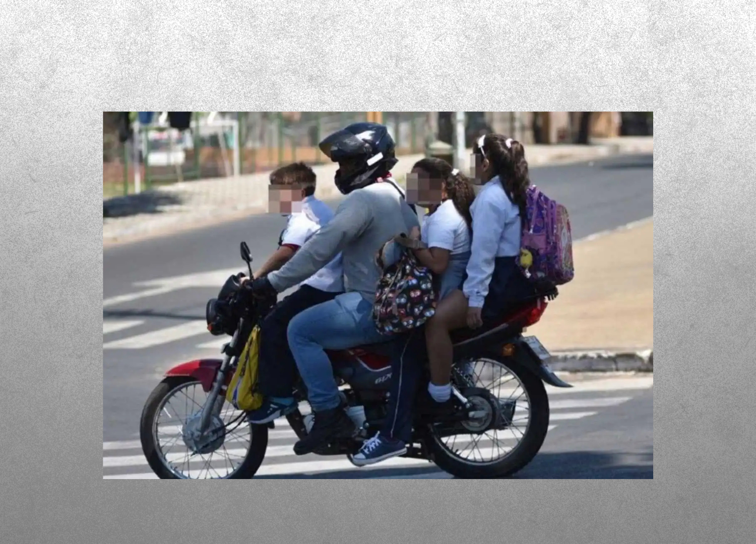 ¿En Venezuela está prohíbido los niños en moto?