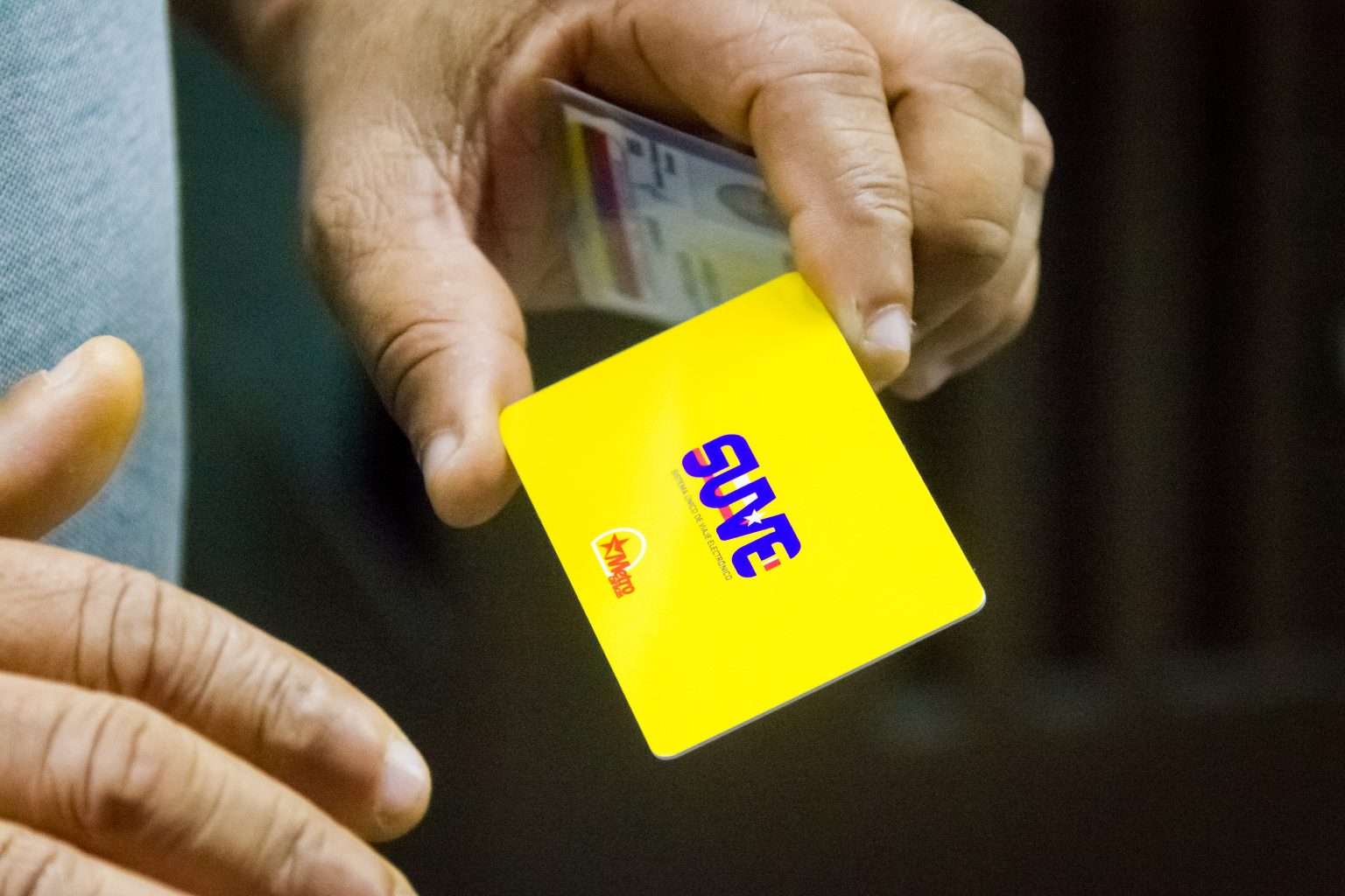 El Metro de Caracas implementó máquinas para recargar la tarjeta SUVE