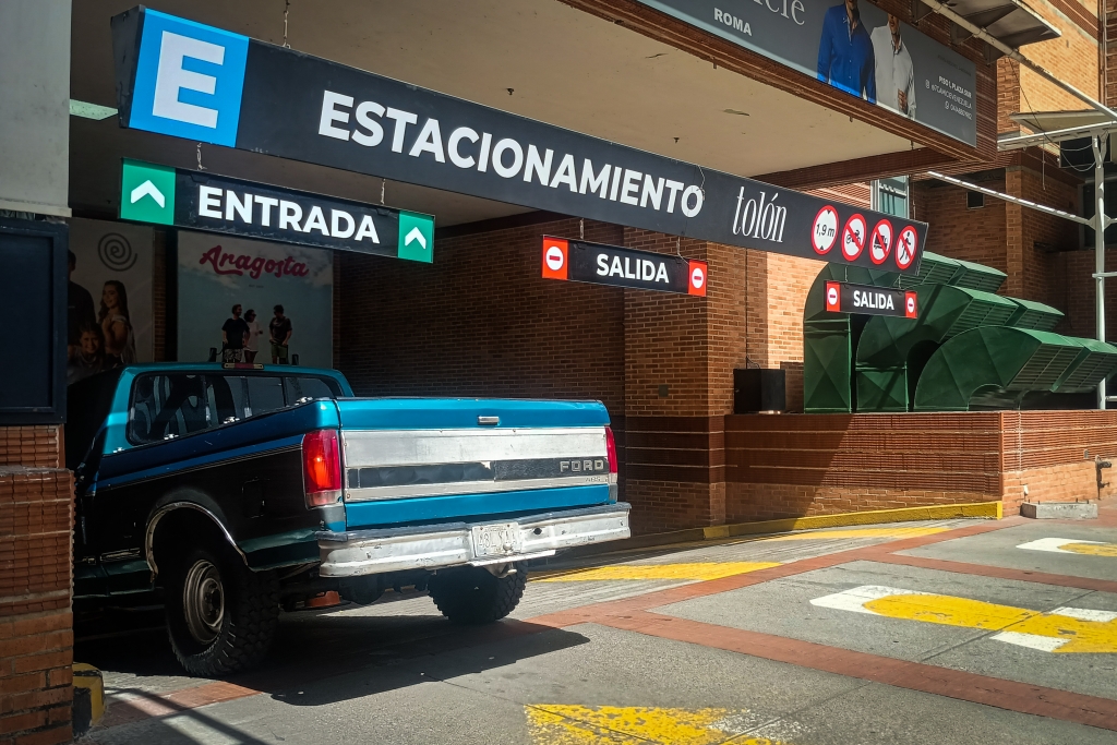 Los estacionamientos en Caracas han causado quejas en los usuarios
