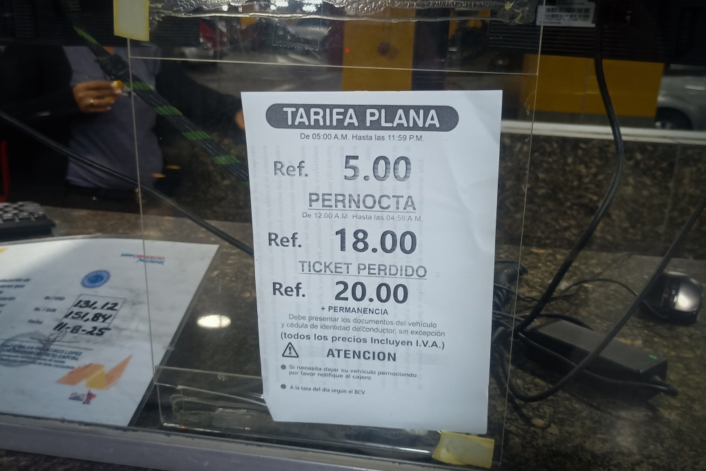 ¿Cómo establecen los precios de los estacionamientos en Caracas?