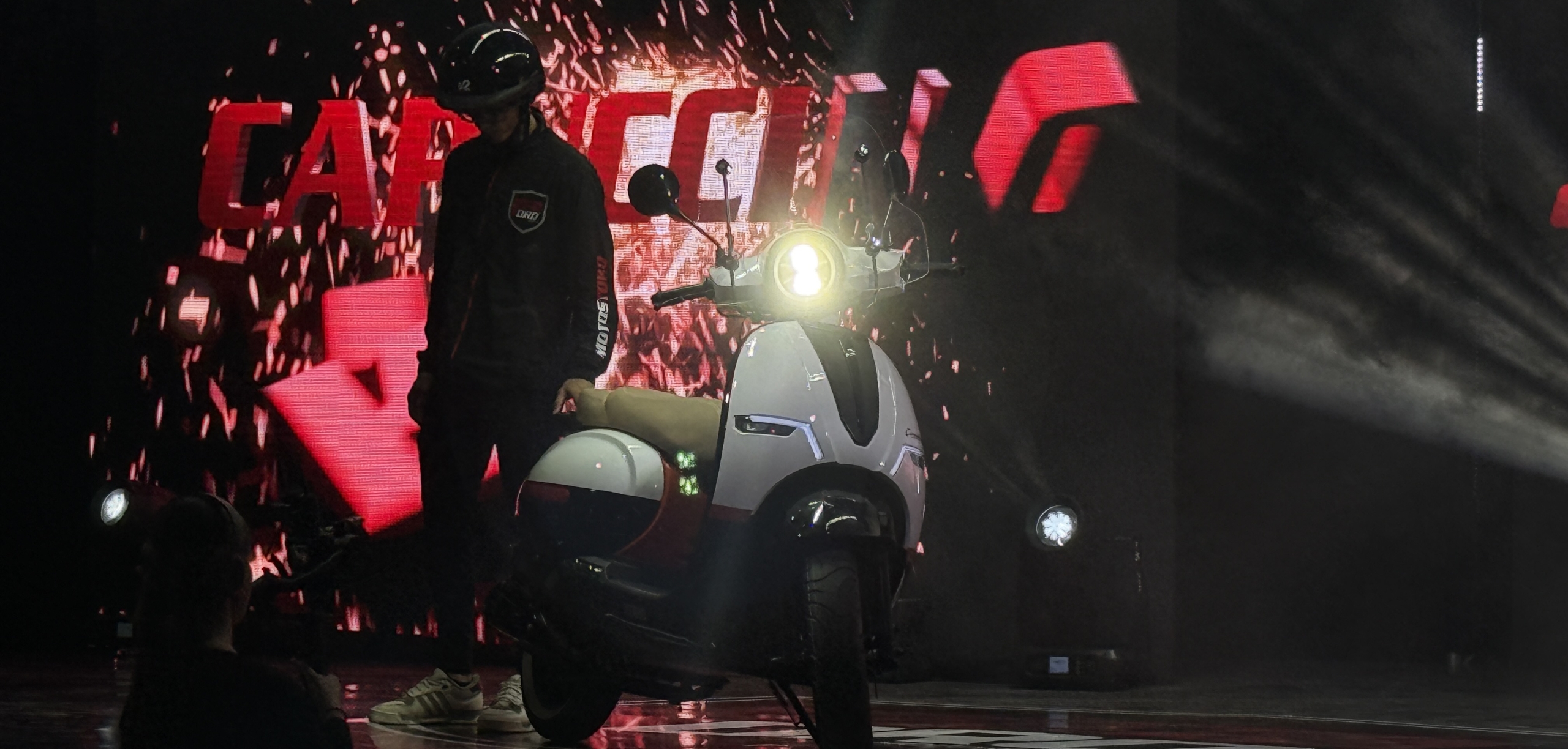 Toro presentó la Capuccino TR180, un scooter que tiene el estilo de la Vespa