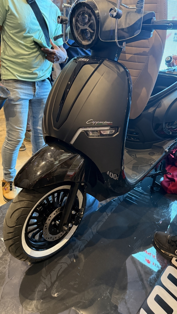 Toro presentó la Capuccino TR180, un scooter que tiene el estilo de la Vespa
