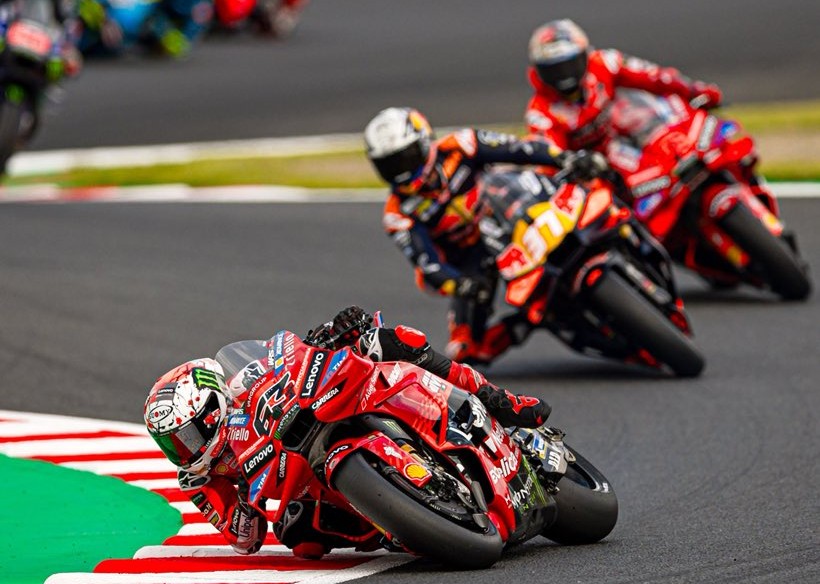 Bagnaia era perseguido de cerca por Acosta y Márquez. Foto: Moto GP