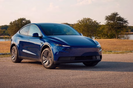 Tesla presentó sus dos vehículos más económicos