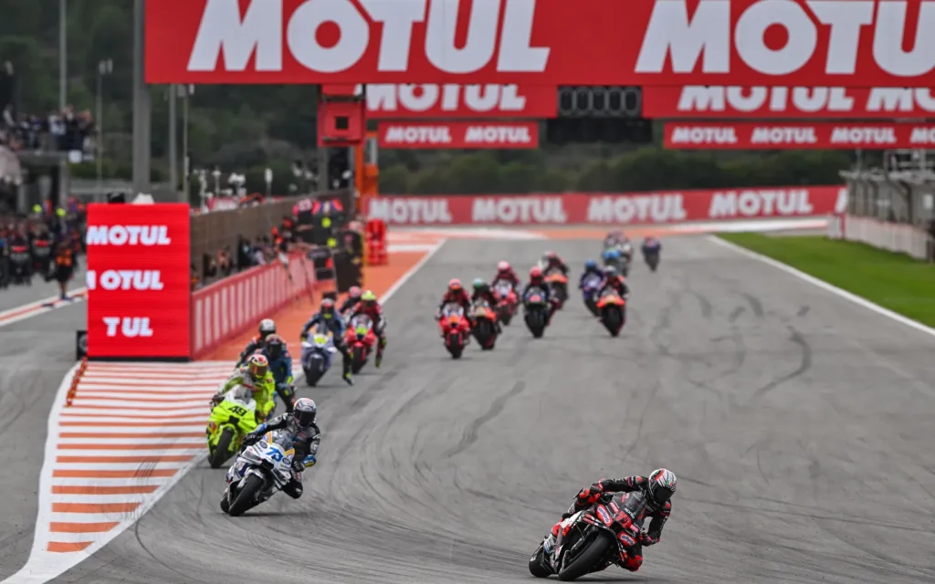 Desde el inicio, Bezzecchi lideró la carrera. Foto: Moto GP