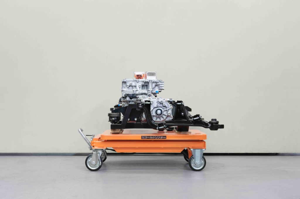 El motor 6 cilindros fue sustituido por par de motores eléctricos. Foto: Nissan