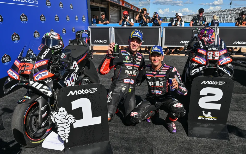 Finalmente, Aprilia cerraba el podio con Bezzecchi 1º y Martín 2º. Foto: MotoGP