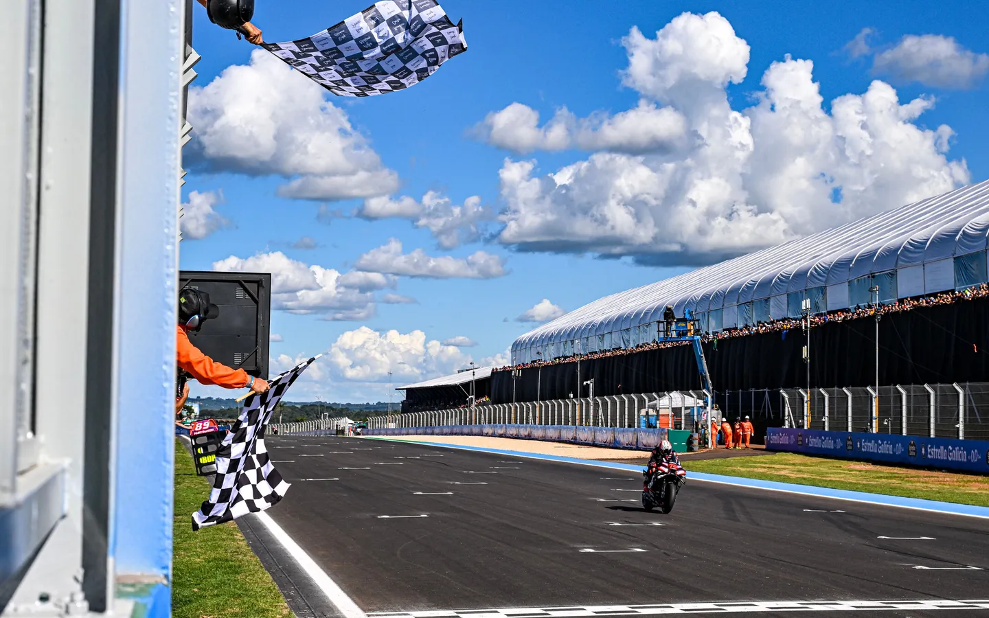 MotoGP: Marco Bezzecchi se lleva la victoria en el GP de Brasil