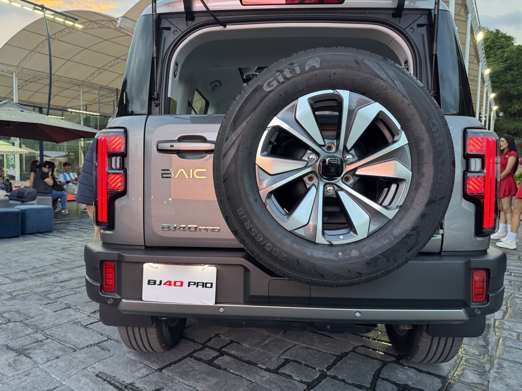 La BAIC BJ40 Pro tiene una capacidad de 532 litros en su maleta