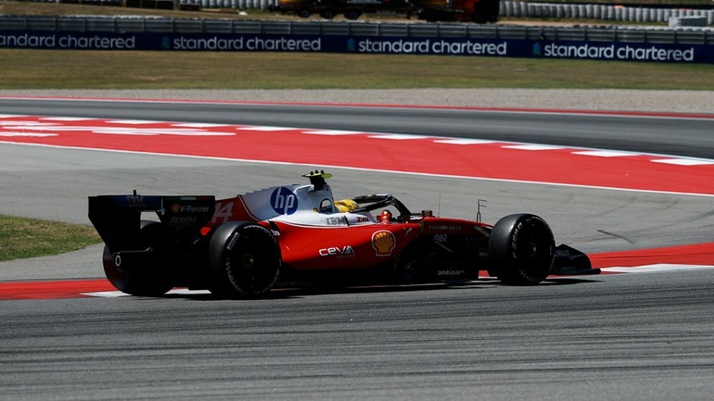 Lewis Hamilton logra su primera victoria con Ferrari. Foto: Ferrari