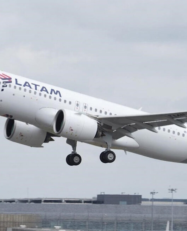 Precio del pasaje entre Santiago y Caracas con Latam Airlines