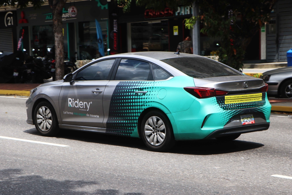 Alsvin Plus de Changan y el MG5 de MG, la nueva flota de Ridery